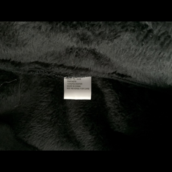 Size 3x New black fur lined with pockets very warm coat. - Picture 2 of 4